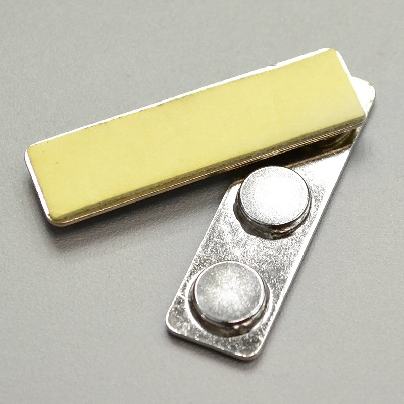 3 magnets - Metallic base 44 x 13 mm - Adhesive - Magnets