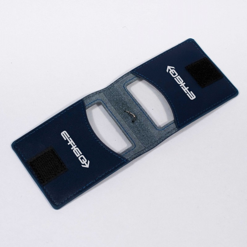 Porta identificador de cuero