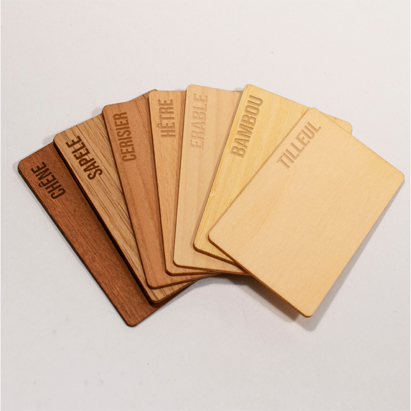 Tarjeta de acceso de madera