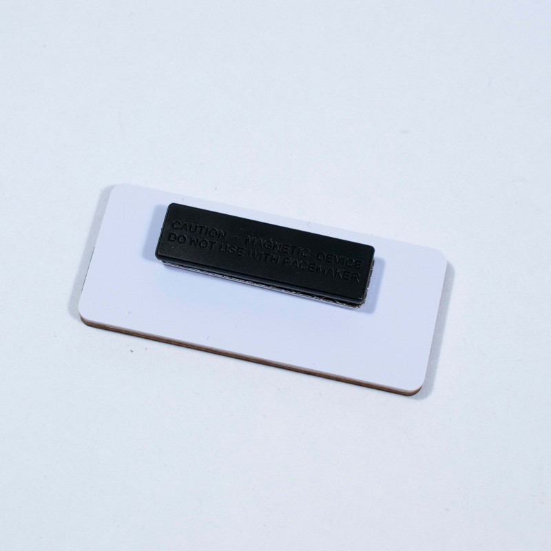 Porte-nom en bambou personnalisé : élégance naturelle