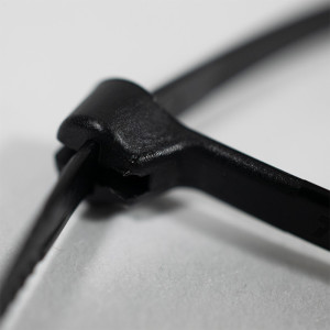 Abrazadera de plástico con inserto metálico: 4,8 mm de ancho