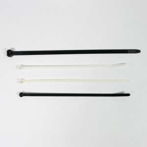 Abrazadera de plástico con inserto metálico: 4,8 mm de ancho
