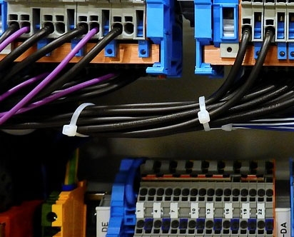 How to open a plastic clamp ?