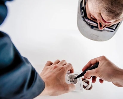 The electrician's collar