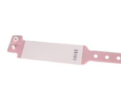 What are the characteristics of the maternity bracelet?